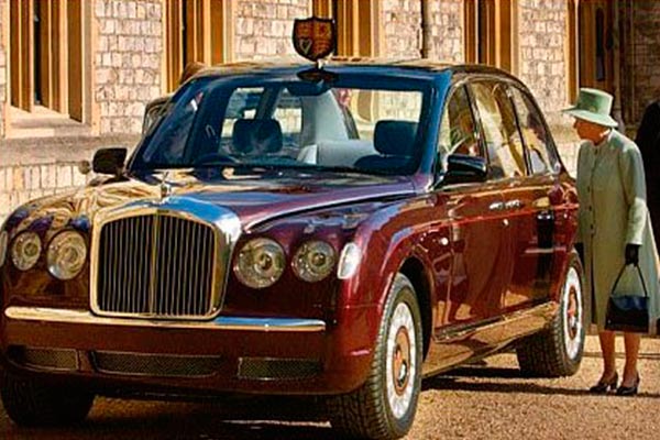 Королевский Bentley цвета claret